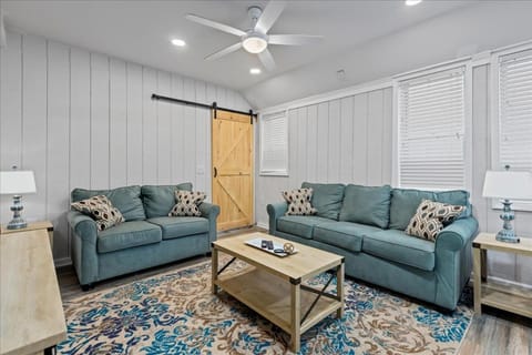 Modern 3BR Beach House - sleeps 10 Apartamento in Ventnor City