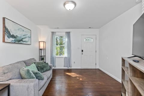 TV and multimedia, Living room, Photo of the whole room, Seating area