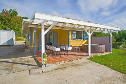 Property building, Patio, Spring, Day, Garden, View (from property/room), Balcony/Terrace, Dining area, Garden view