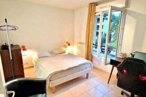 Agréable chambre Vacation rental in Canton of Geneva