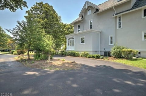 Property building, Day, Neighbourhood, Garden, Garden view, Street view