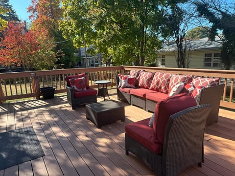 Patio, Day, Balcony/Terrace, Seating area