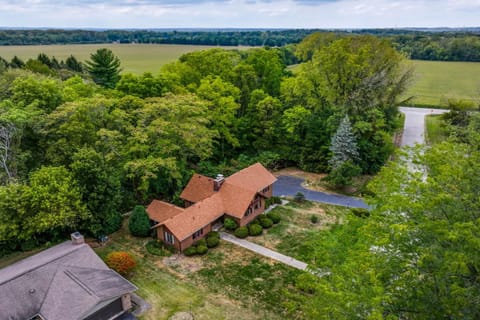 Retro Ohio Home on 1-Acre Property Casa in Xenia