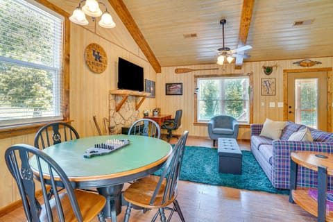 Peaceful Kuttawa Cabin with Fire Pit Explore and Play House in Lake Barkley