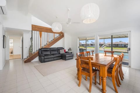 Noojee 27 Ballina Crescent House in Port Macquarie