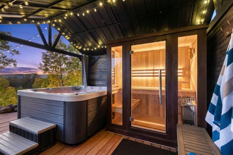 Hot Tub, Sauna, Spa and wellness centre/facilities, Mountain view, Sunset