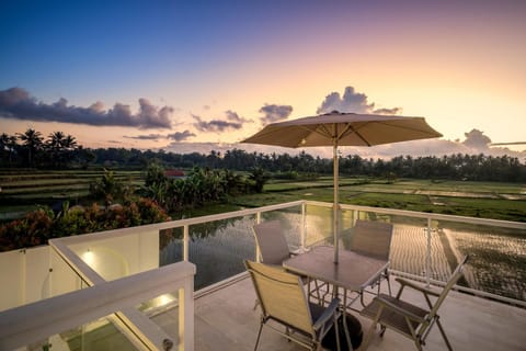 Natural landscape, View (from property/room), Balcony/Terrace, Pool view, Sunset