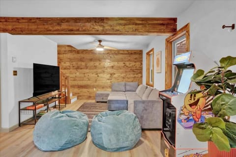 A-frame Chalet With Hot Tub Near Skiing Mountains Chalet in Pocono Mountains