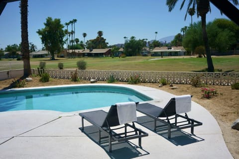 Balcony/Terrace, Swimming pool, sunbed