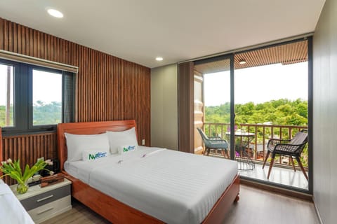 Bed, Natural landscape, View (from property/room), Balcony/Terrace, Photo of the whole room, Seating area, Bedroom