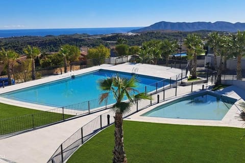 Preciosa casa con piscina con vistas al mar y a la montaña House in Marina Baixa