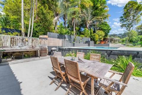 Amazing resort style home in a tranquil setting and within easy distance to the beach. House in Buderim