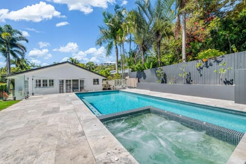 Amazing resort style home in a tranquil setting and within easy distance to the beach. House in Buderim