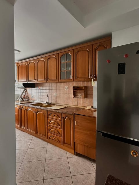 Kitchen or kitchenette, dishwasher, minibar, oven