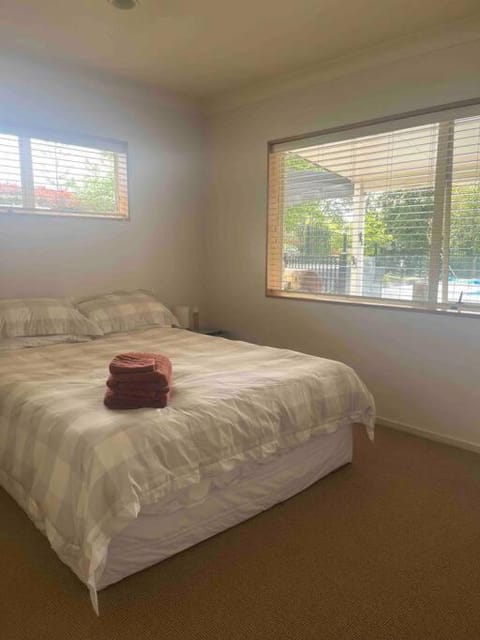 Perfect retreat - 5 bedroom home with pool and spa Apartment in Tauranga