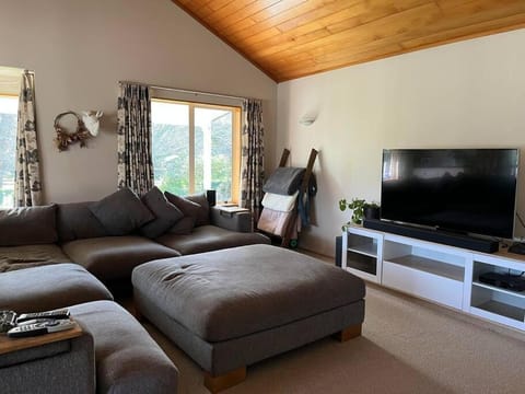 Perfect retreat - 5 bedroom home with pool and spa Apartment in Tauranga