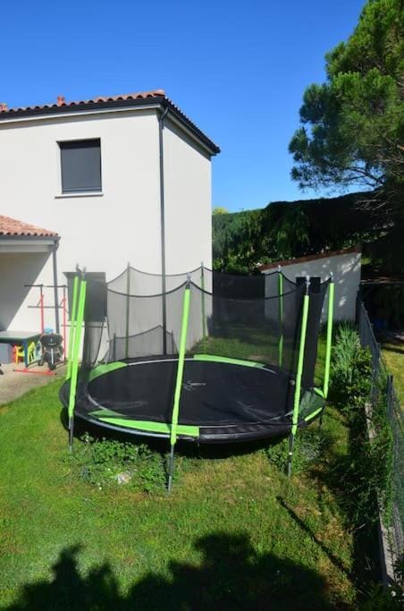 Maison Spacieuse Climatisée avec Jardin 2 PKG et Piscine Villa in Toulouse