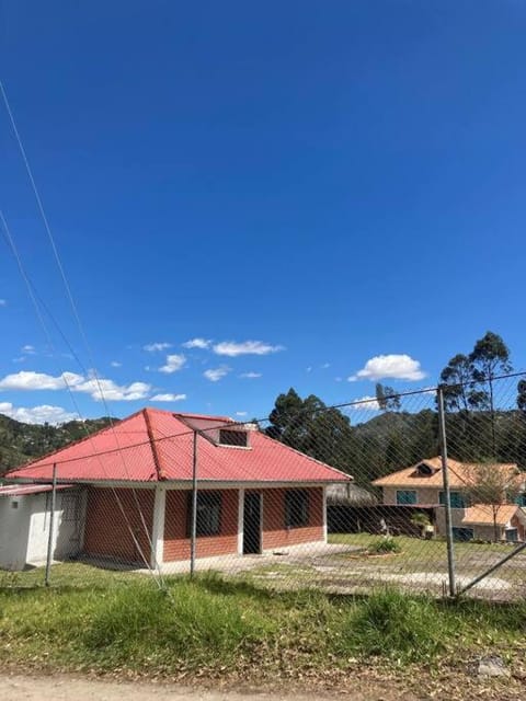 ACOGEDORA Casa de CAMPO House in Azuay