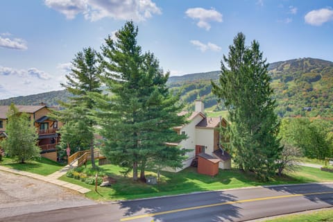 Bearfoot Apres Mtn-View Condo Less Than 1 Mi to Mt Snow! Apartment in Dover