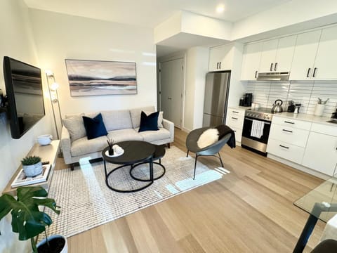 TV and multimedia, Coffee/tea facilities, Kitchen or kitchenette, Living room, Seating area, Dining area, dishwasher, oven, stove, toaster