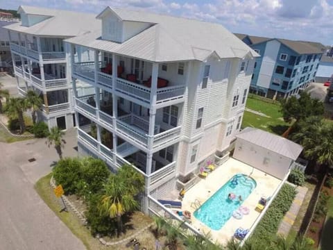 Property building, Day, Neighbourhood, Bird's eye view, Pool view, Street view, Swimming pool