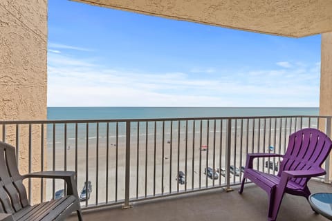 Oceanfront Condo at Oceania Beach Club - Pool, Balcony, Sleeps 6, Walk to Flagler Ave! House in New Smyrna Beach