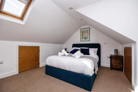 Entire House Guildford 4 Bedroom Chalet in Guildford