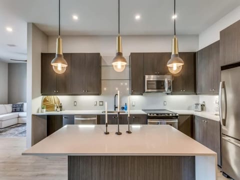 Luxury Highrise in West Village Apartment in Dallas