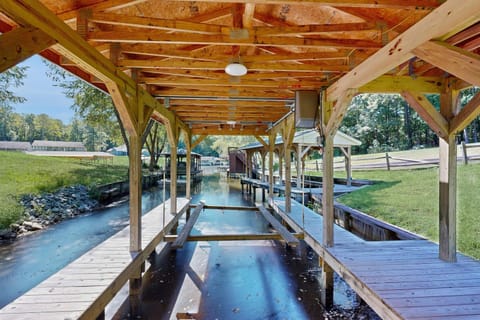 Turtle Cove House in Lake Anna