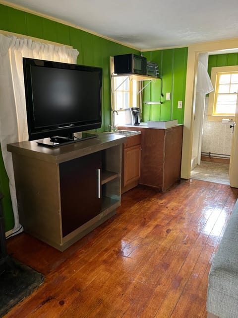 Communal lounge/ TV room, Kitchen or kitchenette