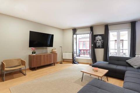 Communal lounge/ TV room, Living room