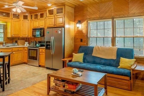 The Cozy Cabin on Lake Gaston House in Lake Gaston