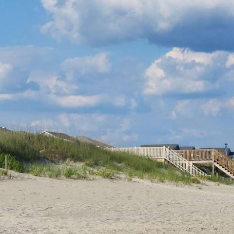 WHOLE HOUSE - Short walk to the beach Casa in Ocean Isle Beach