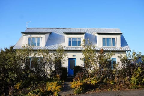 Property building, Day, Garden, Garden view