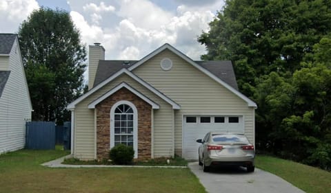 Property building, Day, Neighbourhood, Street view, Parking