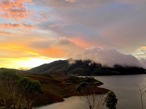 Natural Tiny house , frente al lago House in Calima