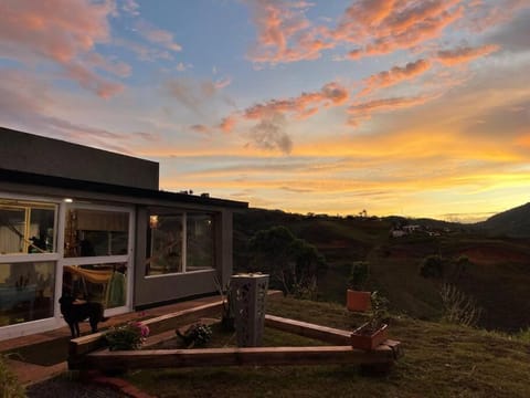 Natural Tiny house , frente al lago House in Calima