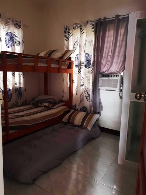 Bed, Photo of the whole room, bunk bed