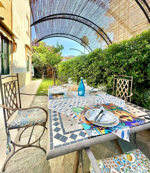 Patio, Spring, Garden, Dining area, Garden view