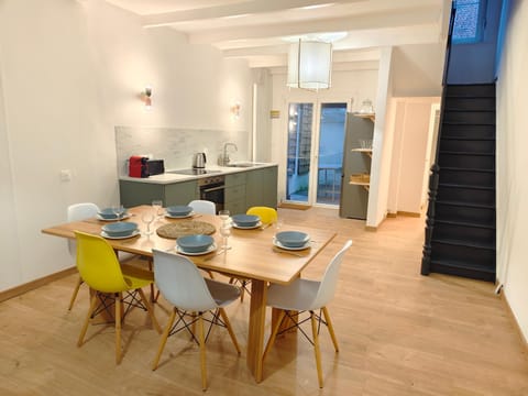 Dining area, kitchen