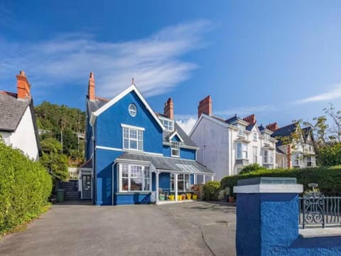 Pencartref- Luxurious Seaside Apartment Aberdovey Apartment in Dyfi Stores