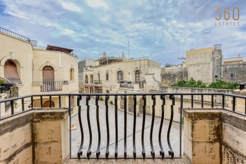 Property building, Day, View (from property/room), Balcony/Terrace, City view