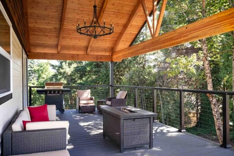 Courtyard Cottage House in Willamette Valley