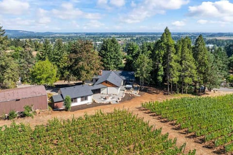 Courtyard Cottage House in Willamette Valley