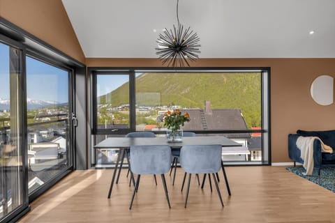 Natural landscape, View (from property/room), Dining area