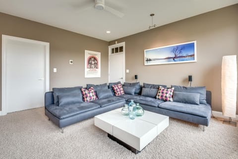 Modern Retreat with River View in Roswell! Apartment in Roswell