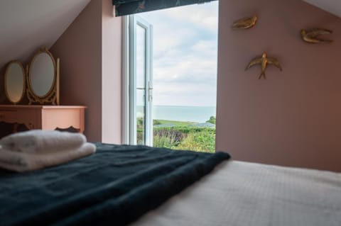 Bed, Bedroom, Sea view