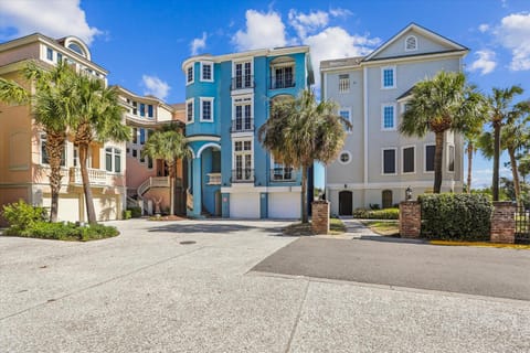 4 Collier Court- Oceanview, Private Pool, Elevator, Pet Friendly, FREE Activities Included House in Singleton Beach