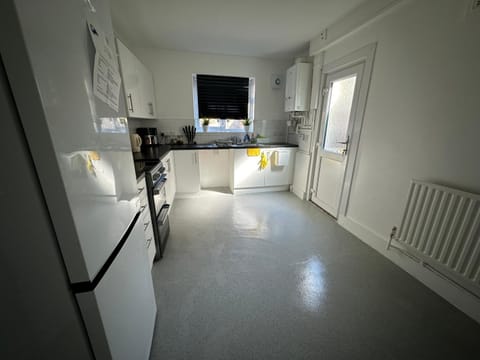 Affordable Comfort in Surrey Quays Apartment in London Borough of Southwark