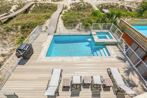 9 Singleton Beach Place- Renovated, Oceanfront, Pool, Elevator, FREE Activities Included House in Hilton Head Island